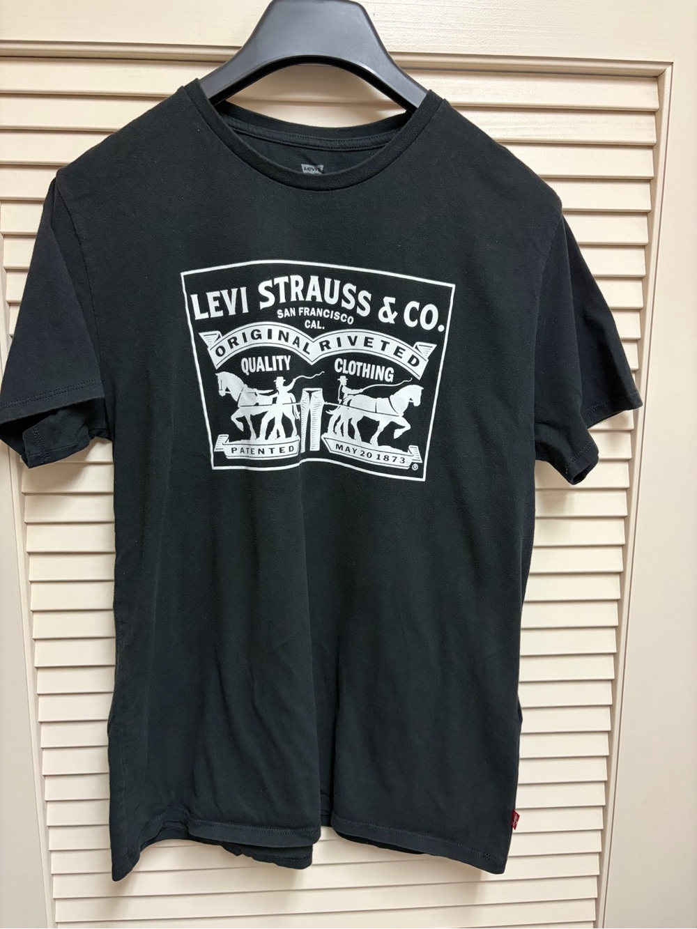 Levi Strauss & Co Graphic T Shirt Black Logo Tee Mens Large Cotton Casual Logo